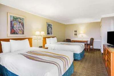 Photo 5 - La Vista Express- Formerly La Quinta