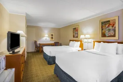 Photo 4 - La Vista Express- Formerly La Quinta