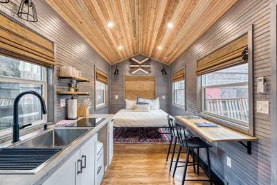 Photo 2 - Portland Lodging