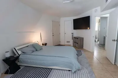 Photo 5 - Unique Geodome - Half Block To Beach 2 Bedroom Home