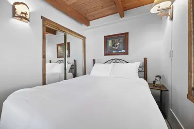 Photo 3 - Bear Hug Hideaway