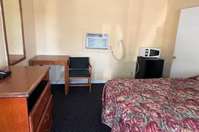 Photo 3 - Sunrise Inn Cordele GA Near I 75