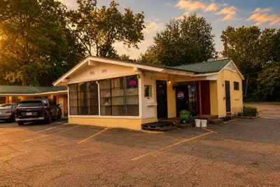 Photo 3 - Sunrise Inn Cordele GA Near I 75