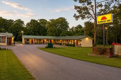 Photo 2 - Sunrise Inn Cordele GA Near I 75