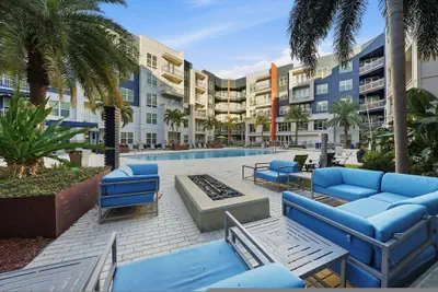 Photo 2 - Modern 2BR w Pool Pet-friendly Unit 21