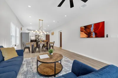Photo 3 - Lovely and Stylish Modern Home Near Downtown