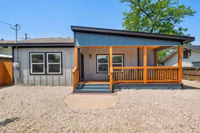 Photo 2 - Lovely and Stylish Modern Home Near Downtown