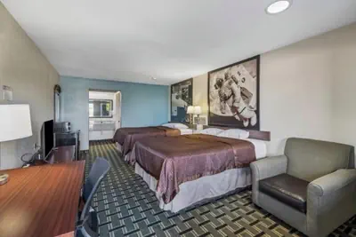 Photo 3 - Hotel Blue Baytown TX