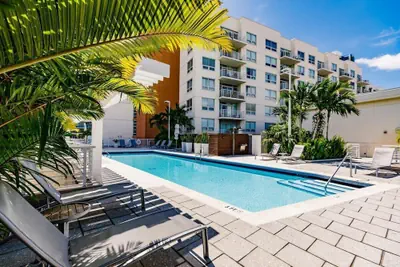 Photo 3 - Hang Ten- Large Townhome, lux Amenities, Parking