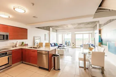 Photo 5 - Hang Ten- Large Townhome, lux Amenities, Parking
