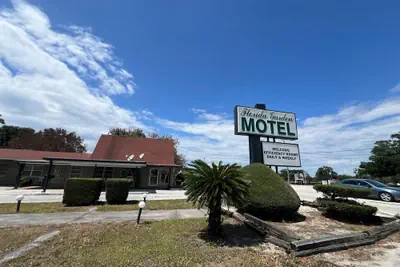 Photo 2 - Florida Garden Motel Winter Haven Near Legoland
