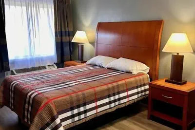 Photo 2 - Sunwestern Suites