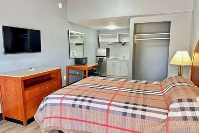 Photo 4 - Sunwestern Suites