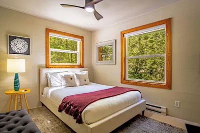 Photo 5 - Red Elephant 4BR - Fire Pit - River & Downtown