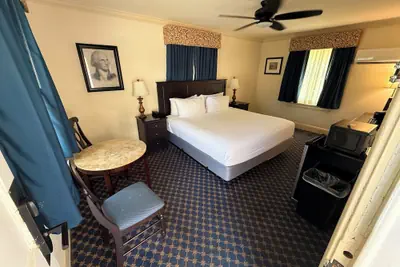 Photo 4 - The Princess Anne hotel