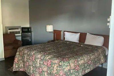 Photo 5 - Budget Inn Motel