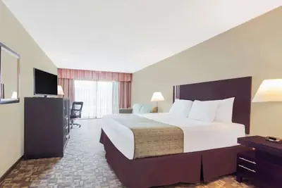 Photo 4 - FairBridge Inn Express Bellingham