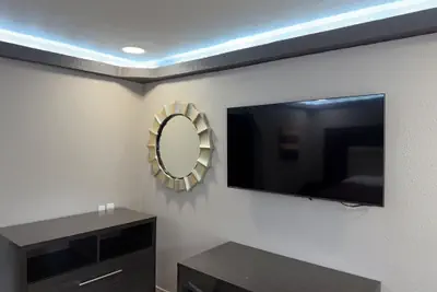 Photo 5 - Palace Suites
