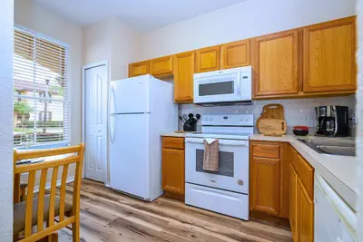 Photo 4 - Spacious Family Home Near Disney With Parking