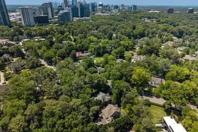 Photo 4 - Fifa World Cup HQ Luxury 8BR Buckhead Estate