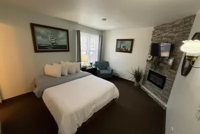 Photo 3 - Scott's Superior Inn and Cabins