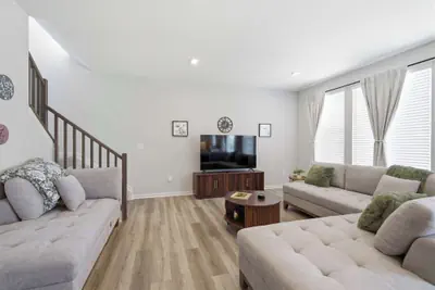 Photo 2 - Midway Bloom - Brand-new Home!