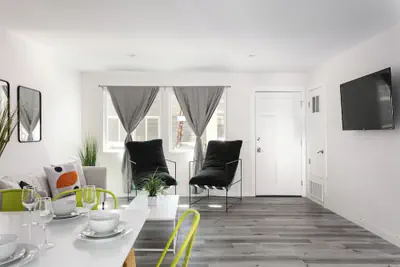 Photo 3 - Chic City Apt Near Americana Glendale
