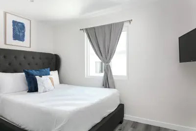 Photo 4 - Chic City Apt Near Americana Glendale