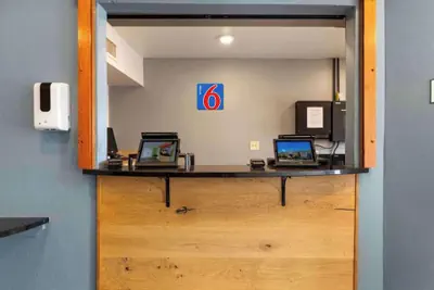 Photo 3 - Motel 6 Suites Cincinnati Sharonville, OH