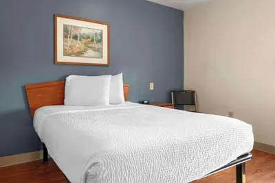 Photo 4 - Motel 6 Suites Cincinnati Sharonville, OH