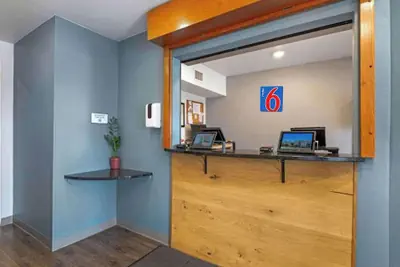Photo 2 - Motel 6 Suites Cincinnati Sharonville, OH