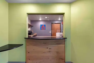Photo 2 - Motel 6 Suites Birmingham Pelham, AL