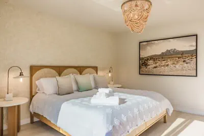 Photo 3 - @ Marbella Lane - Designer Dream Oasis Family Home