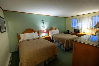 Photo 3 - Jimmy OConnors Windham Mountain Inn