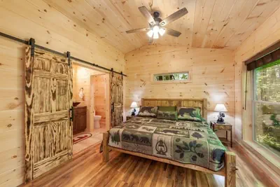 Photo 3 - Bearly Behaving 1 Bedroom Cabin