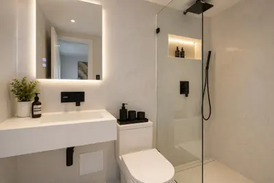 Photo 5 - Bay Side Luxury Condo 4 Sleep