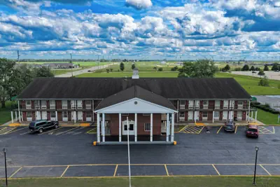 Photo 2 - Economy Inn & Suites