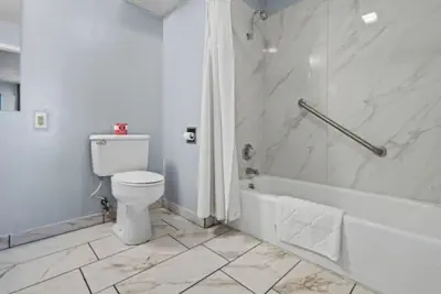 Photo 5 - Economy Inn & Suites