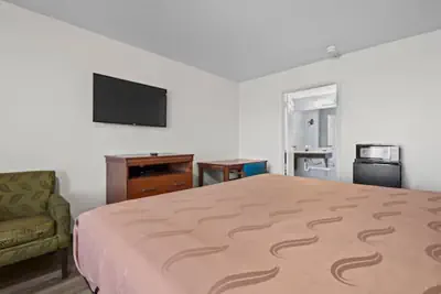 Photo 3 - Economy Inn & Suites