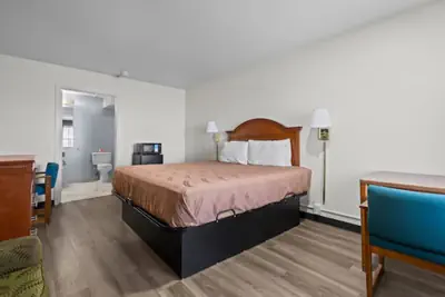 Photo 2 - Economy Inn & Suites
