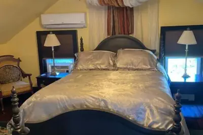 Photo 2 - Hillcrest Bed and Breakfast