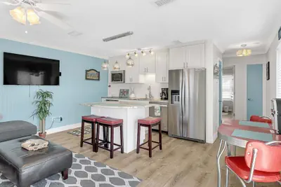 Photo 5 - Bristol Breeze - Pet Friendly 2-minute Walk to Beach Ground-floo