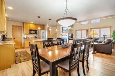 Photo 4 - 3BR Three-story Home With Epic Mountain Views & Fireplace