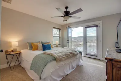Photo 4 - Lakefront Home With Wifi, Entertainment, Dock & Lake Views - Dogs OK