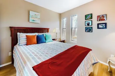 Photo 5 - Lovely 2-story Home With Upper & Lower Decks, Gorgeous Lake & Hill Country Views