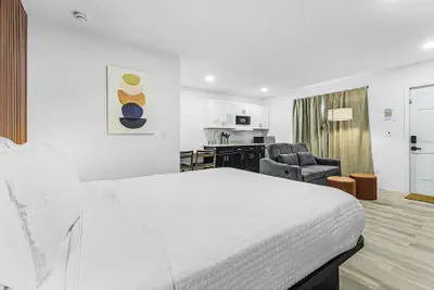 Photo 4 - Veras Inn & Suites