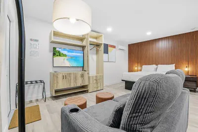 Photo 5 - Veras Inn & Suites