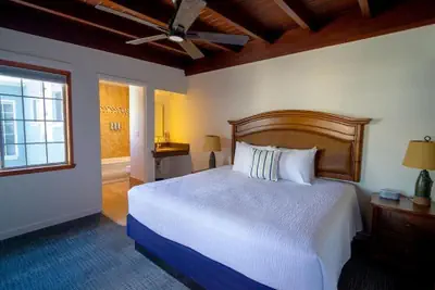Photo 4 - Edgewater Beach Inn