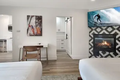 Photo 2 - Beach House Inn