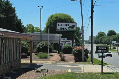 Photo 2 - Lion Inn Albemarle By Hotel O Near US 52